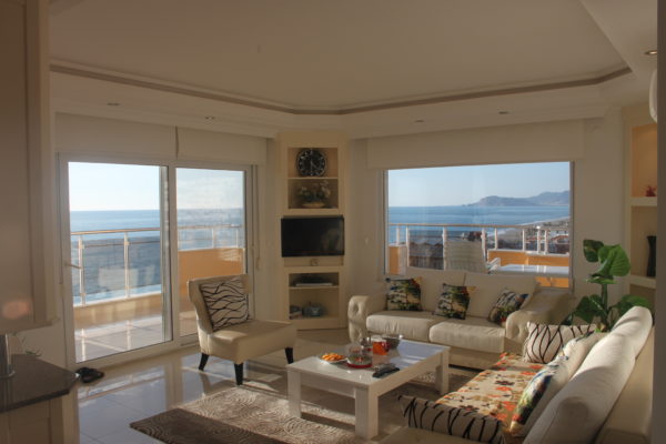 2+1 Flat for Rent with Sea View in Mahmutlar, Alanya