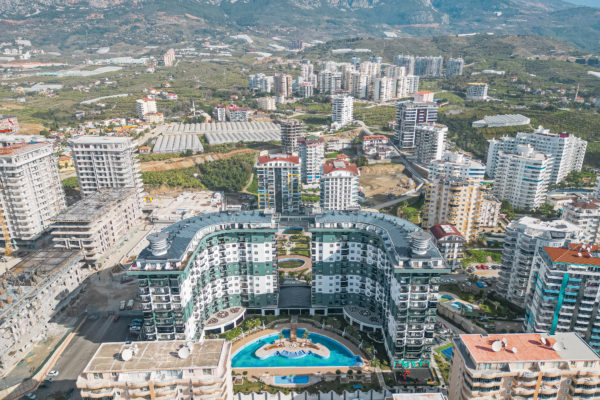 1+1 Apartment for Rent in Alanya Mahmutlar Complex with Full Activities