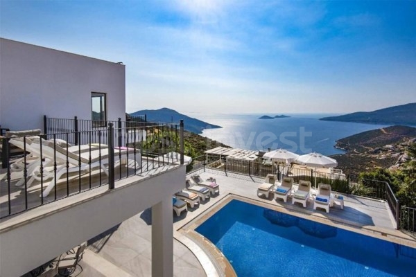 Timeless Luxury: A Renovated Villa in Kaş, Antalya with Breathtaking Views