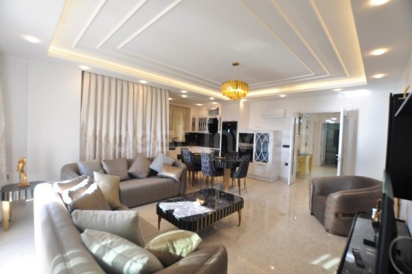 2+1 Luxury Apartment in Mahmutlar Beach