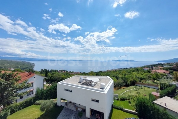 Luxurious 4-Bedroom Villa with Infinity Pool and Panoramic Views in Rijeka, Croatia