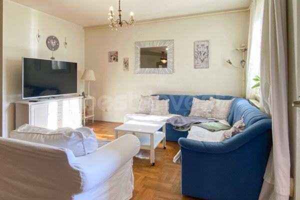 A Comfortable Urban Retreat: Inviting Three-Bedroom Apartment in Zagreb Croatia