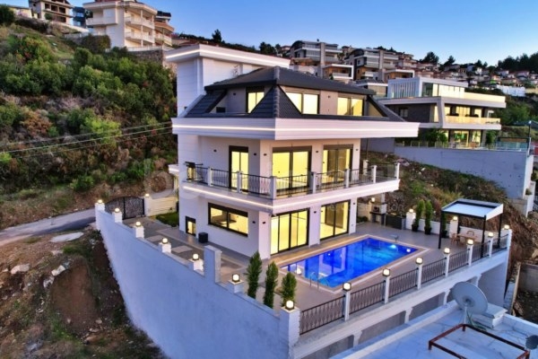 Luxury 4+1 Villa in Alanya Tepe Neighborhood: Where Comfort and Elegance Meet
