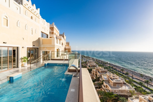 Dubai'de Lüks Mobilyalı ve Deniz Manzaralı 4 Yatak Odalı Penthouse