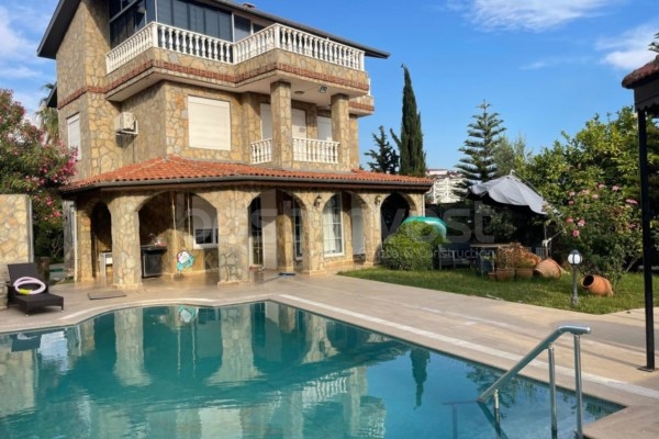 Prestigious Luxury Villa in Alanya Oba Suitable for Citizenship