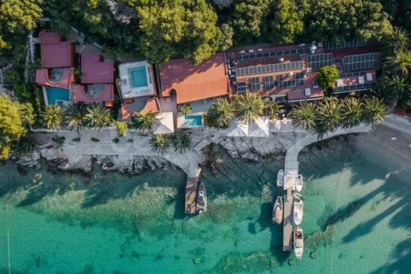 Hvar’ın Göz Alıcı Güzelliğinde Lüks ve Doğa Bir Arada