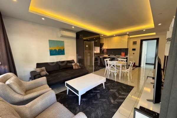 2+1 Furnished Apartment for Sale in Alanya Center, 750 Meters to the Sea and Outdoor Pool