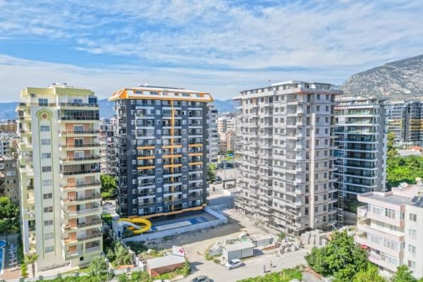 2+1 Apartment in an Active Site in Mahmutlar Alanya